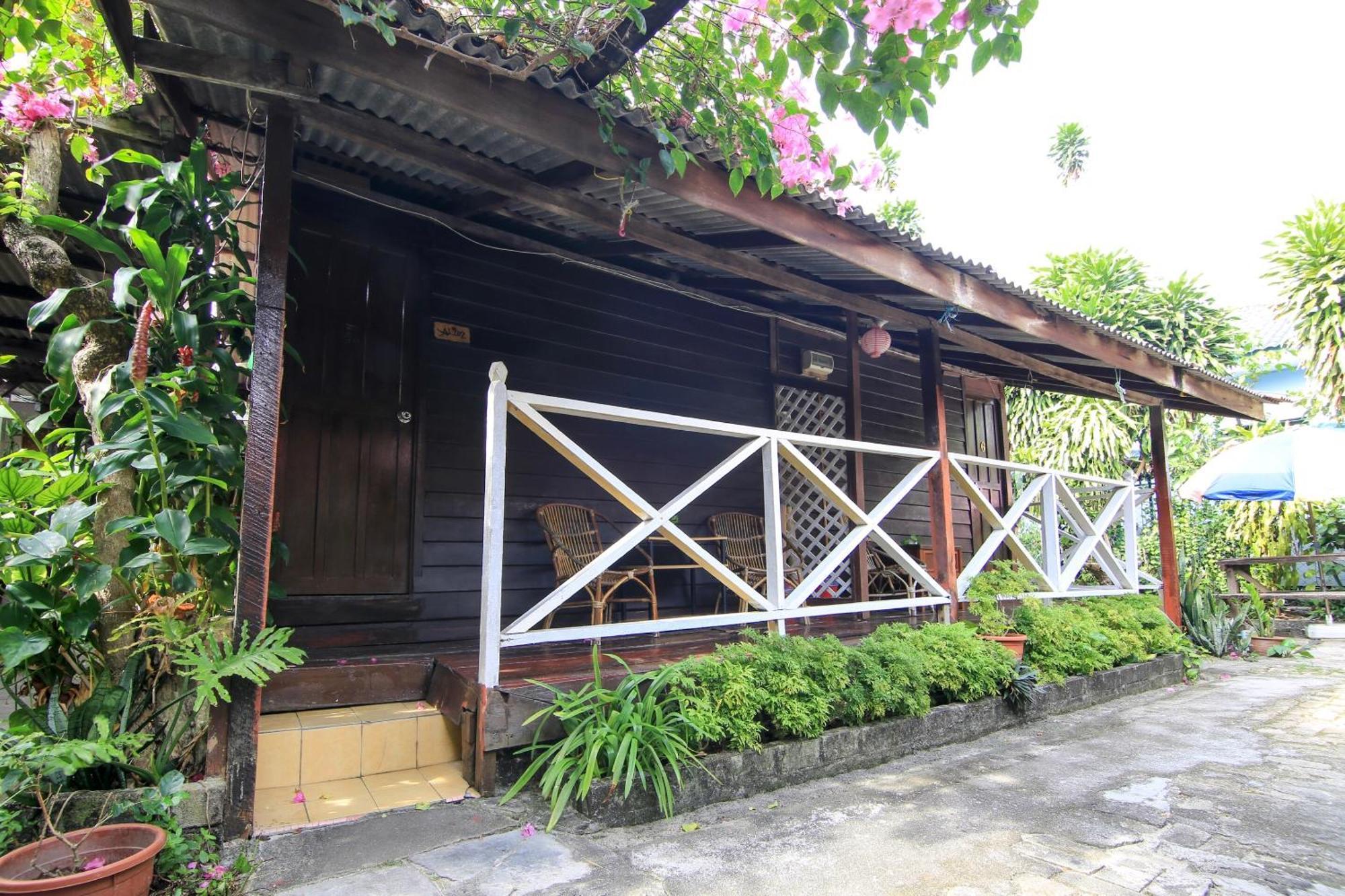 Ombak Inn Chalet Кампунг-Телук-Нипах Экстерьер фото